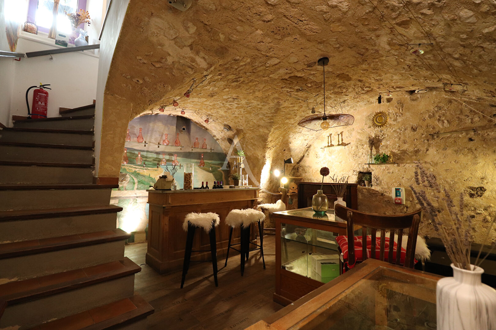 Fonds de commerce MOUSTIERS SAINTE MARIE (04360) 77.00 m&sup2;