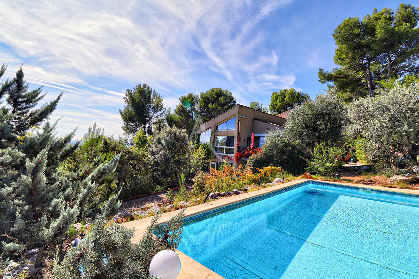 Villa PIERREVERT (04860) 17 pi&egrave;ces 393.78 m&sup2;