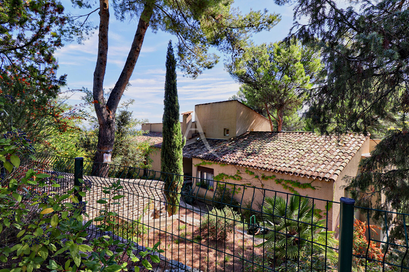 Villa PIERREVERT (04860) 17 pi&egrave;ces 393.78 m&sup2;