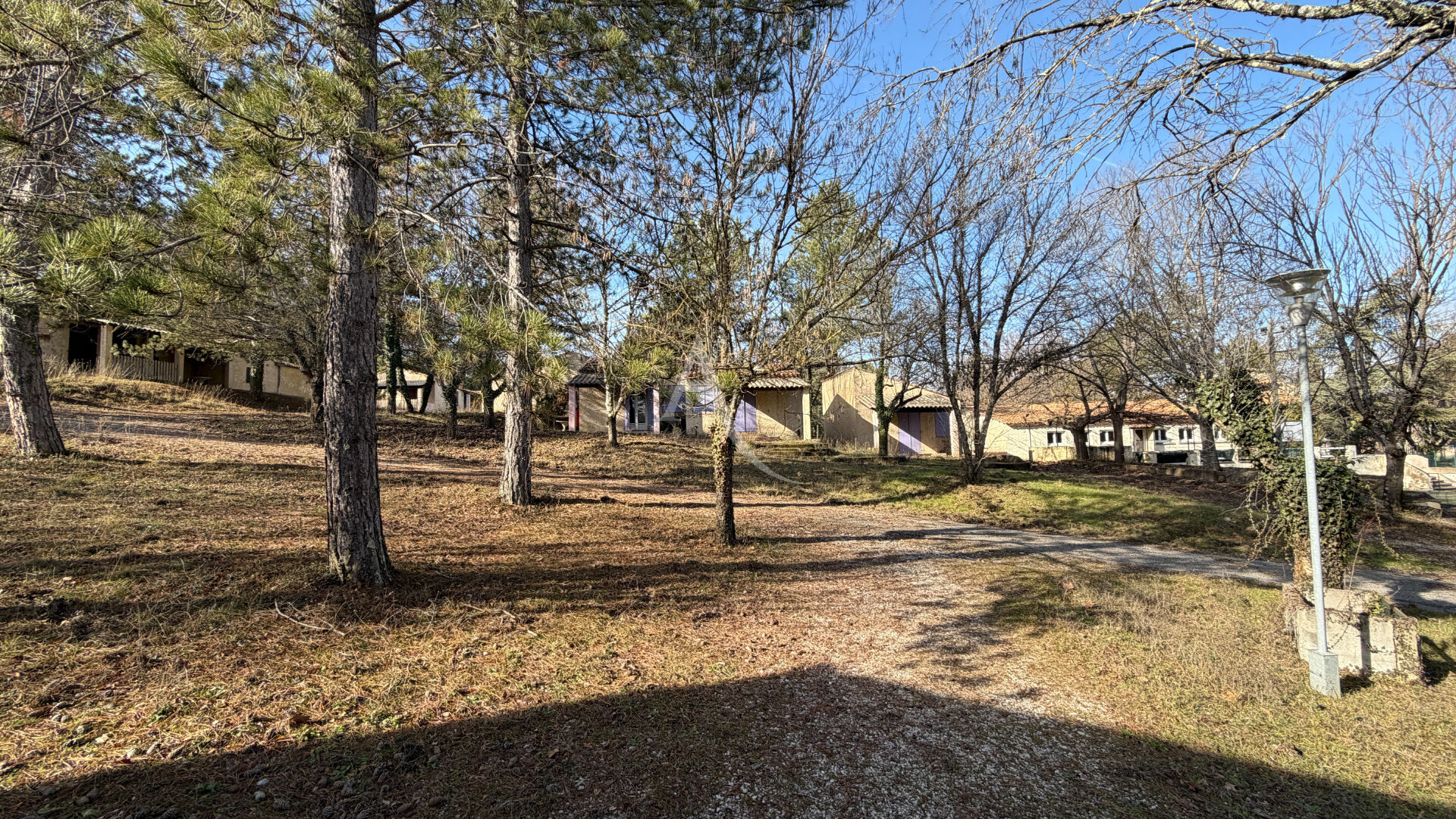 Villa NIOZELLES (04300) 80 pi&egrave;ces 3225.00 m&sup2;