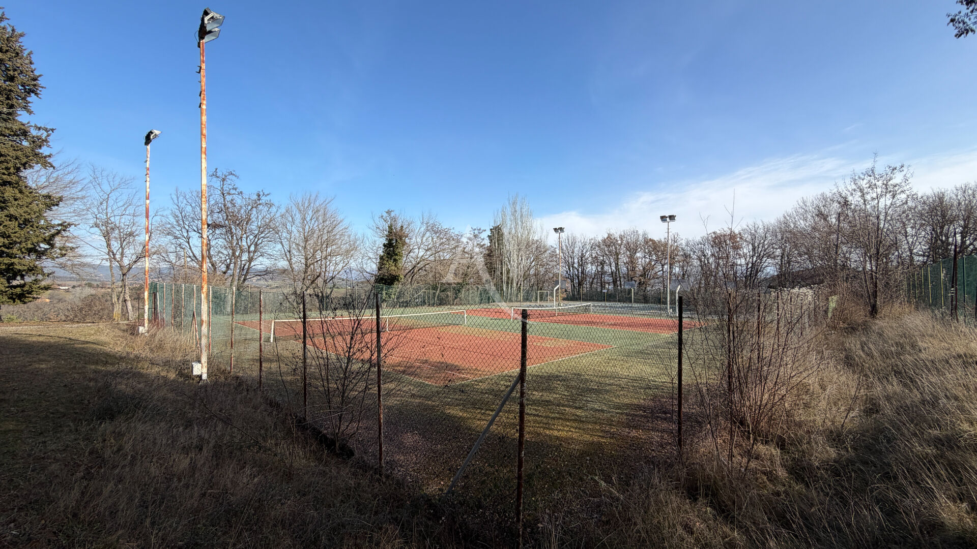 Villa NIOZELLES (04300) 80 pi&egrave;ces 3225.00 m&sup2;