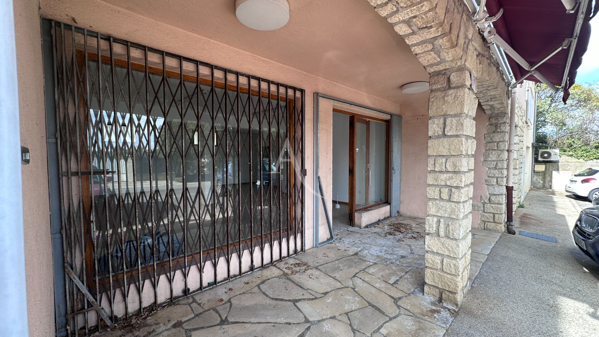 Local commercial VOLX (04130) 3 pi&egrave;ces 80.72 m&sup2;