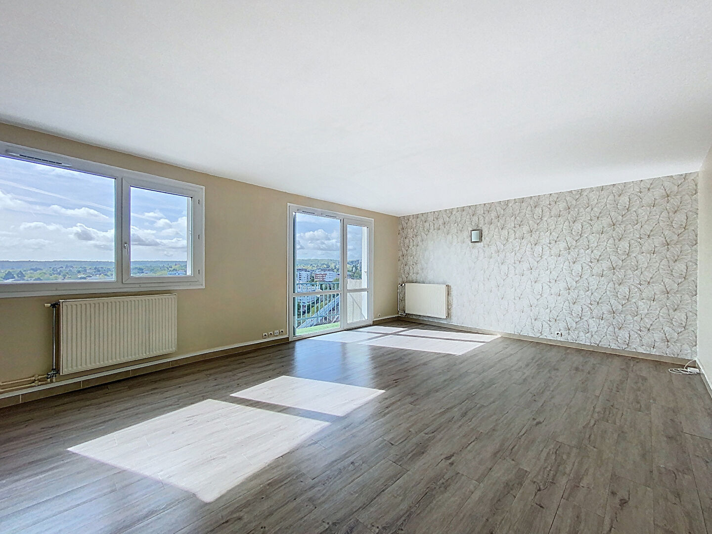 à 4 km de Le Vésinet Exclusif 336 000 € Appartement 4 pièces , 2 chambres 81.56 m² Avec balcon Voir le bien