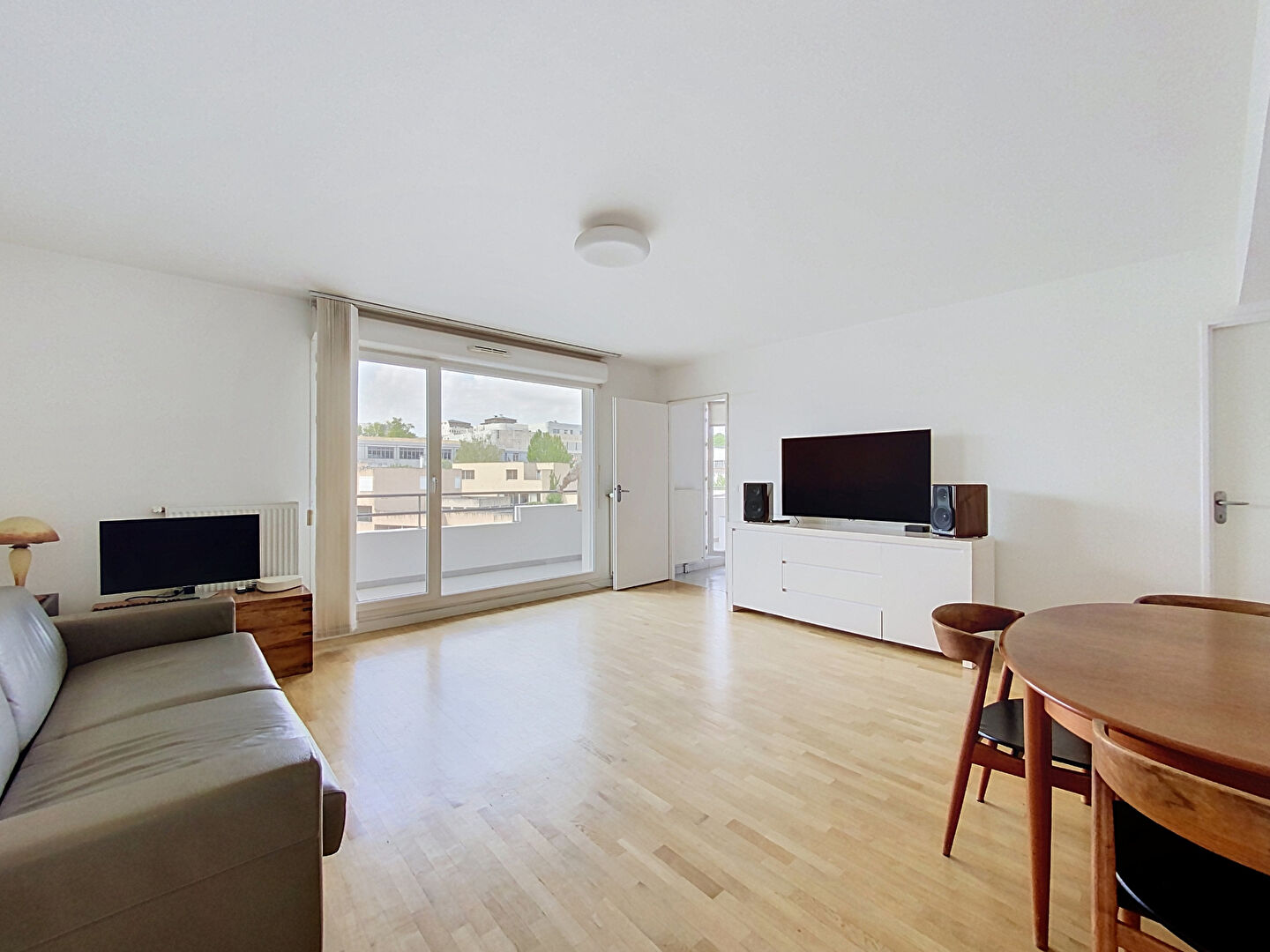 Saint-Germain-en-Laye (78) 455 000 € Appartement 4 pièces , 3 chambres 93.03 m² Avec balcon Voir le bien