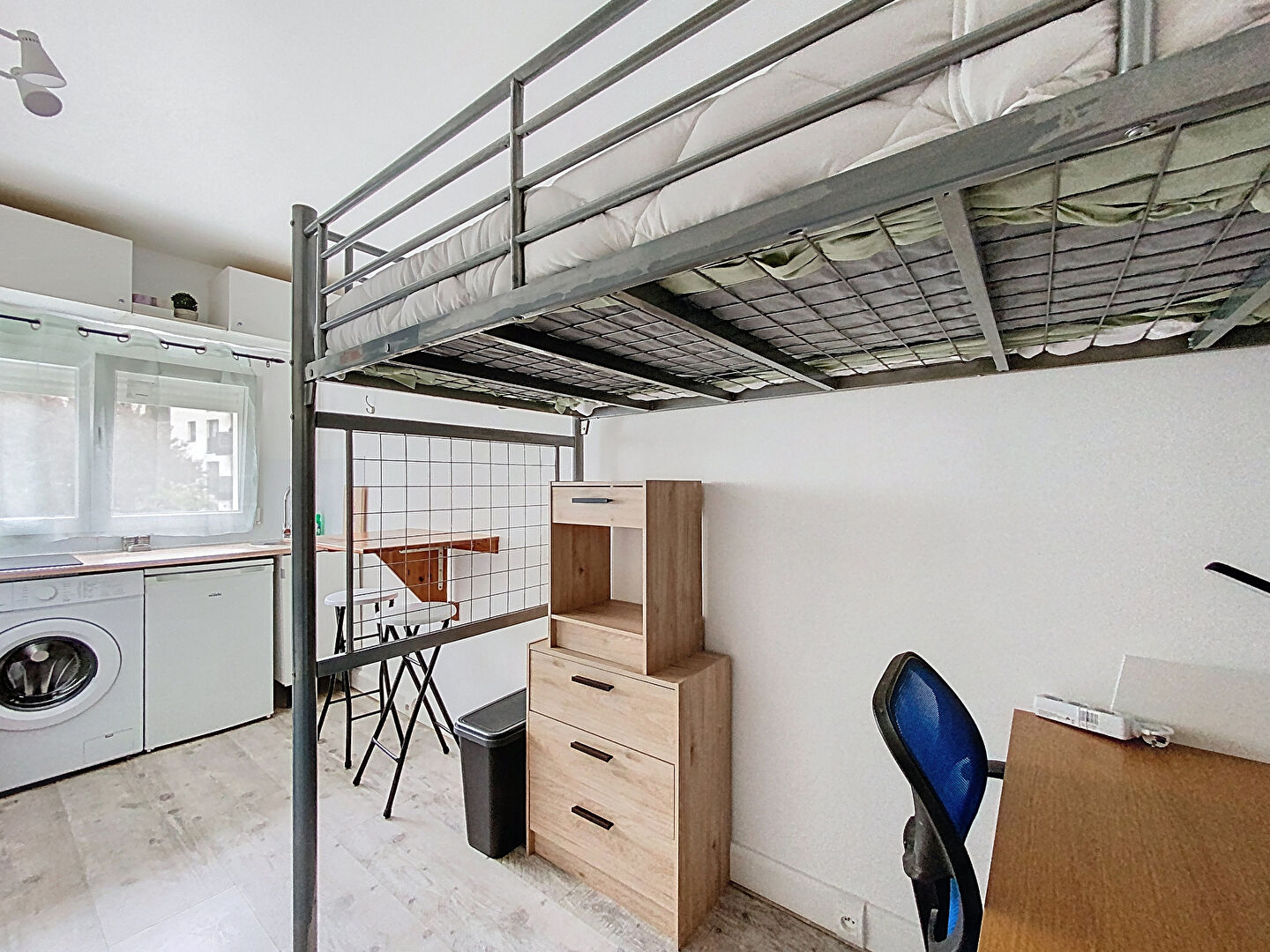 à 23 km de L'Isle-Adam Exclusif 650 € / mois cc Appartement 1 pièce 10.00 m² Meublé Voir le bien