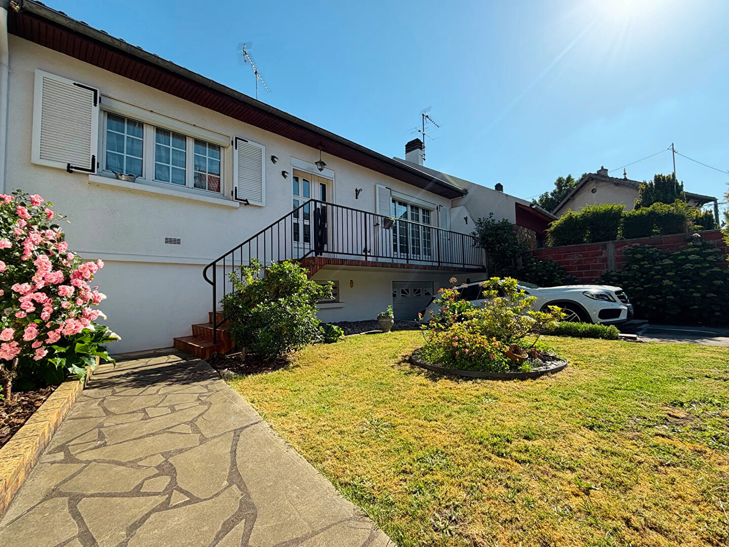 à 4 km de Claye-Souilly 329 000 € Maison 3 pièces , 2 chambres 78.68 m² Avec jardin Voir le bien