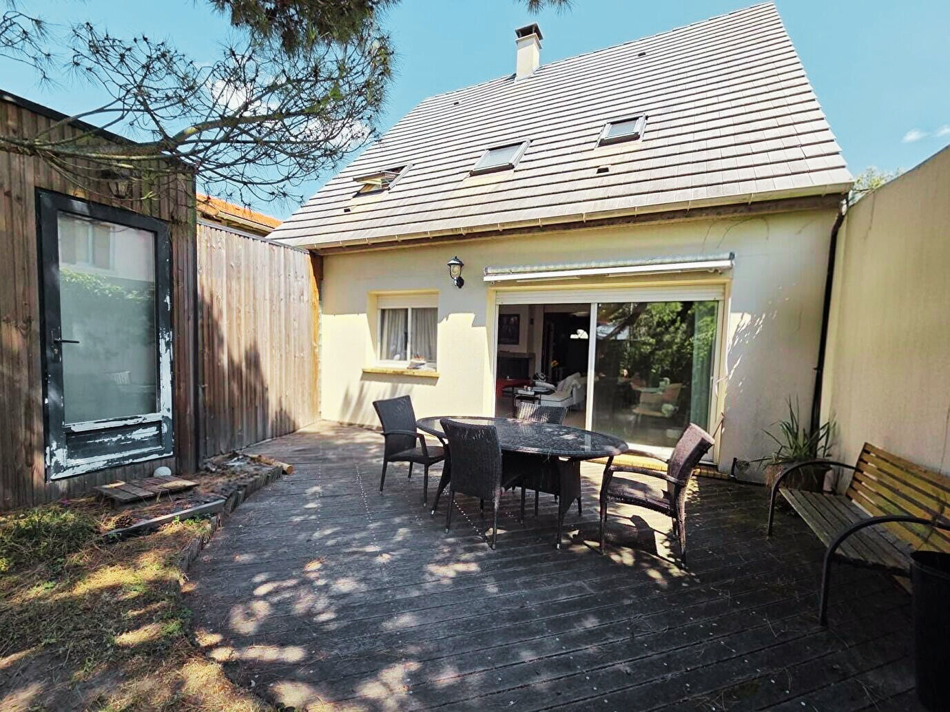 à 5 km de Vaujours 385 000 € Maison 6 pièces , 4 chambres 143.00 m² Avec jardin, terrasse, garage/box Voir le bien