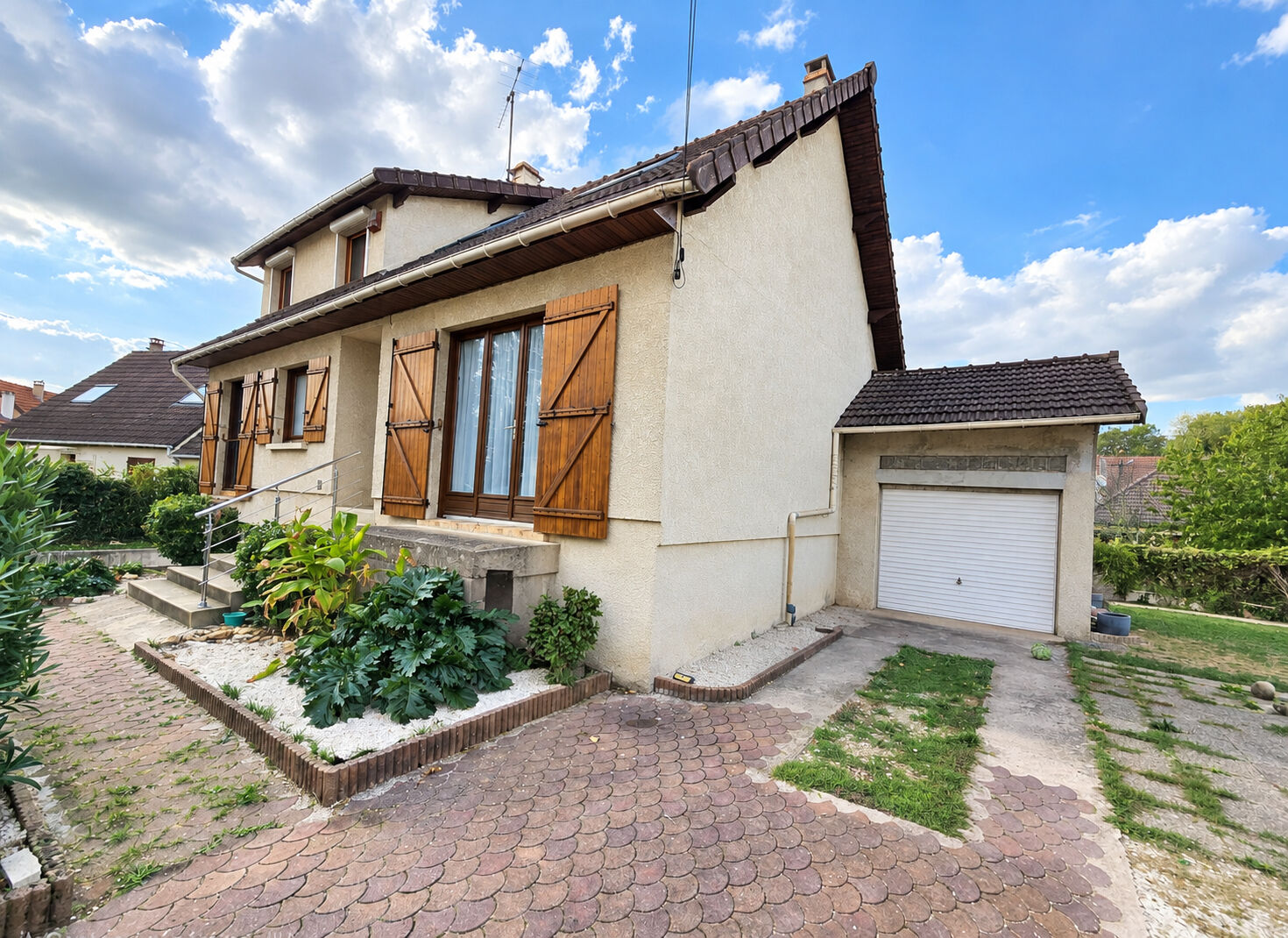 Villeparisis (77) Exclusif 349 000 € Maison 7 pièces , 4 chambres 118.33 m² Avec jardin, garage/box