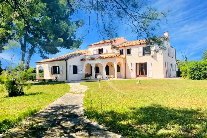 Villa PERPIGNAN (66000) 8 pi&egrave;ces 370.00 m&sup2;