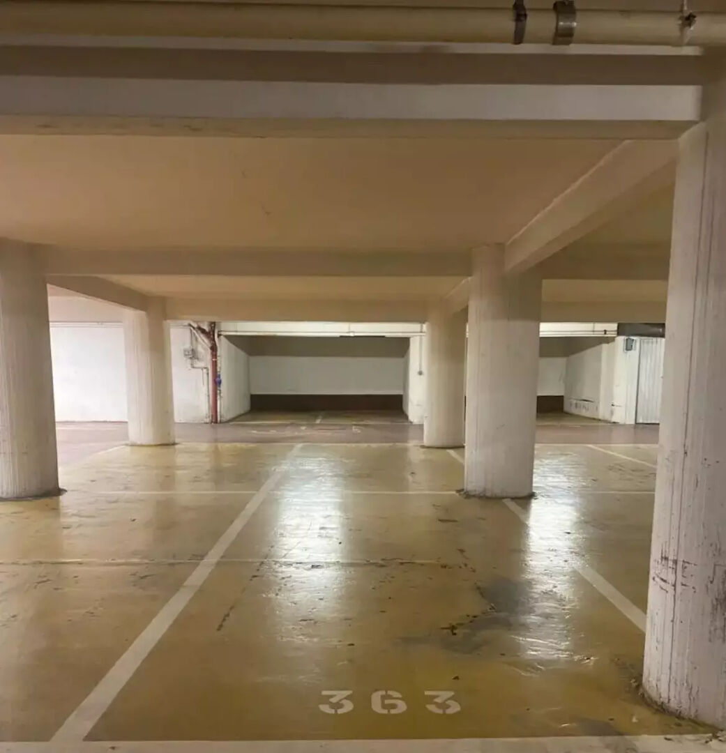 Parking / box PARIS (75015) 1 pièce 9.00 m²