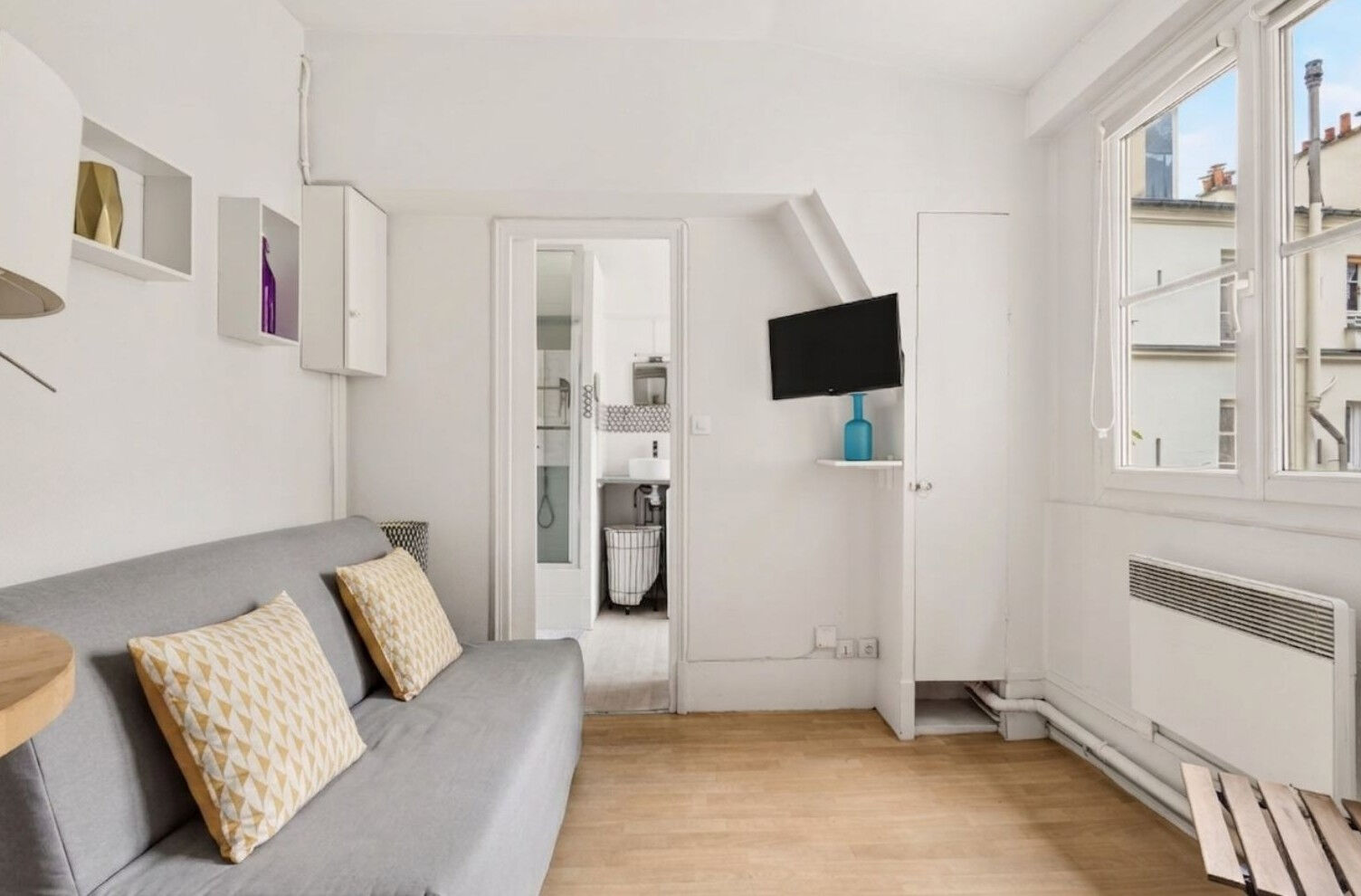 à 2 km de Paris 01 Exclusif 230 000 € Appartement 1 pièce 15.00 m² Voir le bien