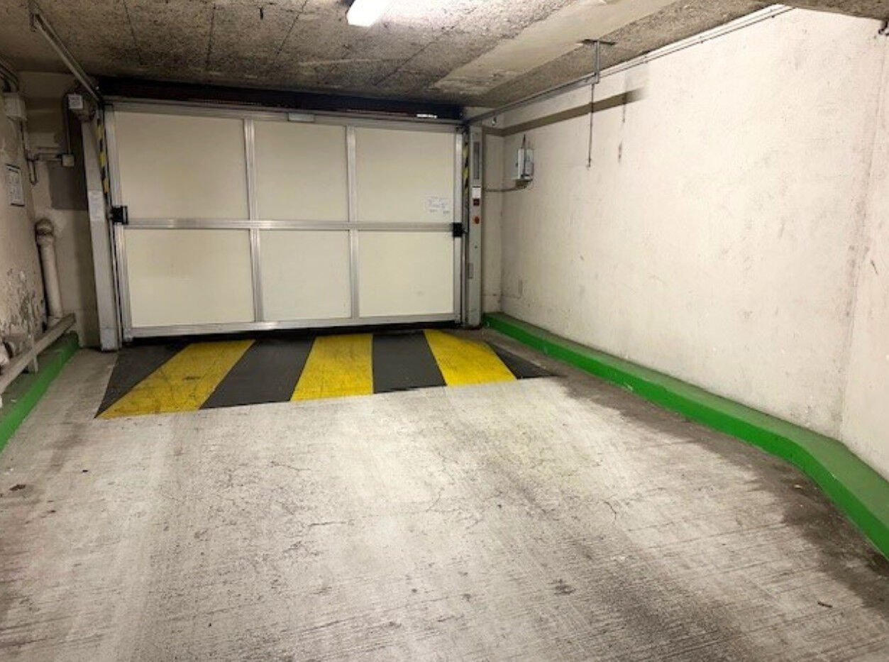 Parking / box PARIS (75007) 1 pi&egrave;ce