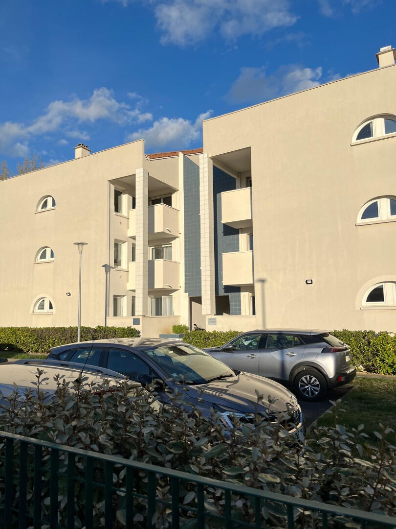 Cave NARBONNE (11100) 1 pi&egrave;ce 6.00 m&sup2;