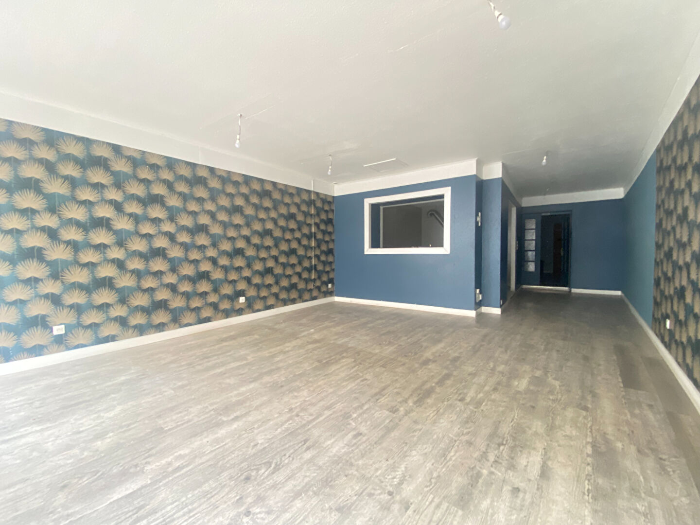 Local commercial LEZIGNAN CORBIERES (11200) 2 pi&egrave;ces 78.10 m&sup2;