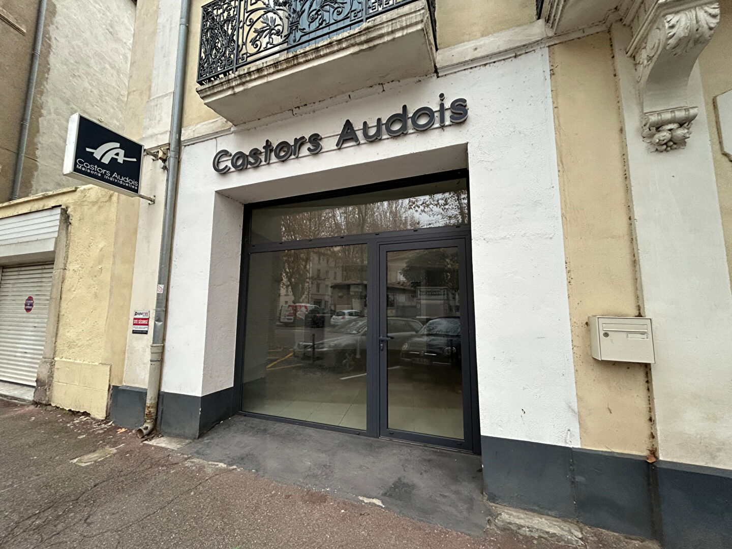 Local commercial NARBONNE (11100) 4 pi&egrave;ces 127.00 m&sup2;