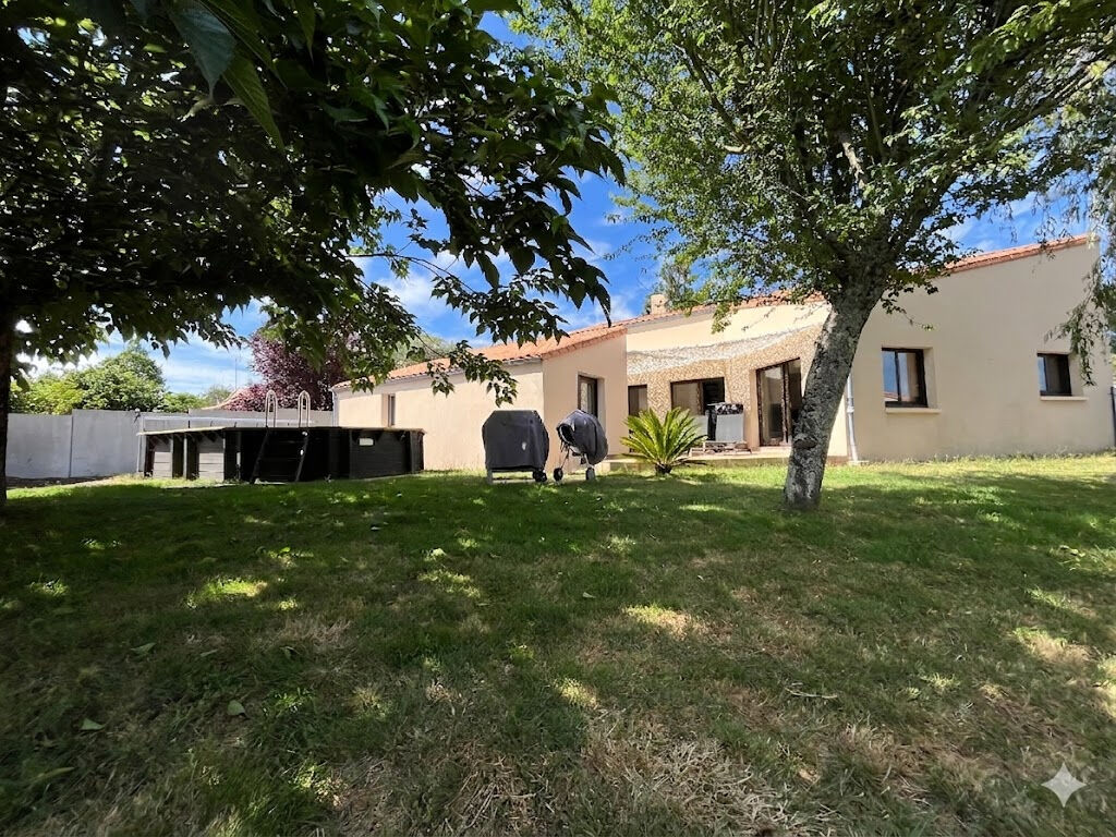 Maison LES HERBIERS (85500) 7 pi&egrave;ces 170.00 m&sup2;