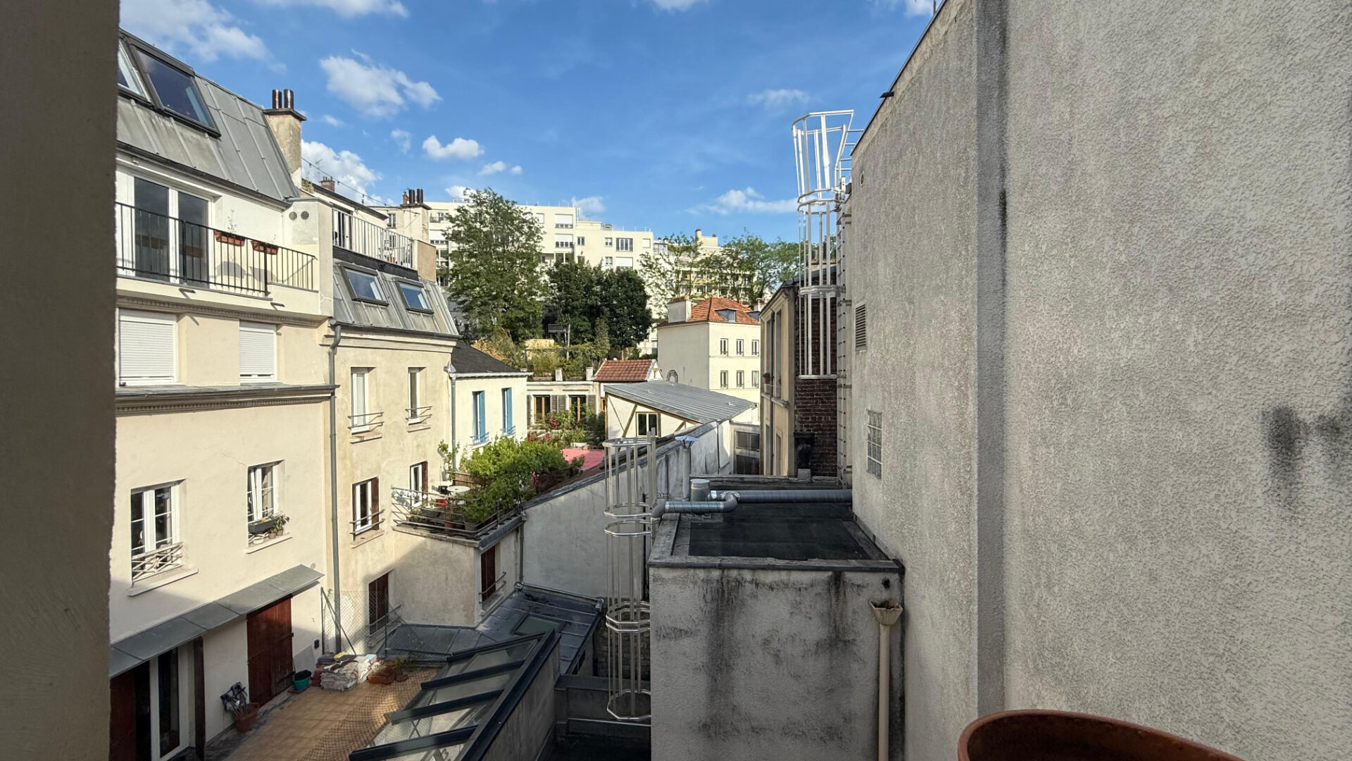 Appartement PARIS (75020) 17 pièces 17.00 m²