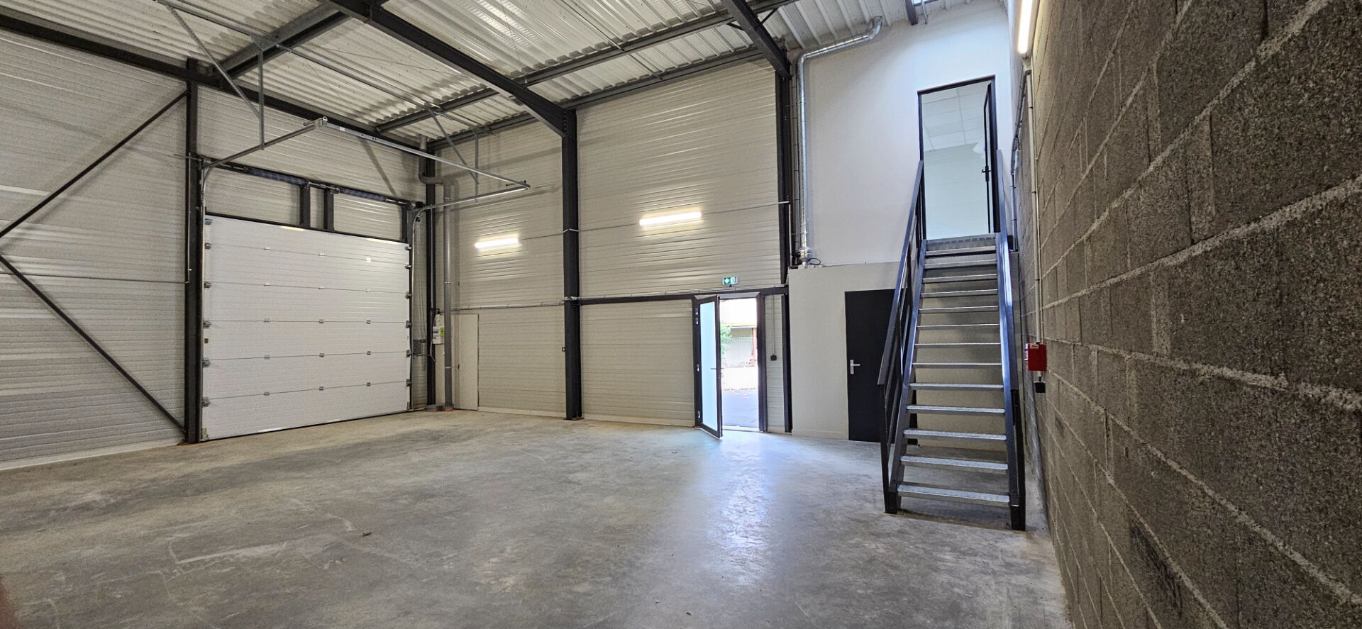 Local d'activit&eacute; ROUFFIAC TOLOSAN (31180) 108.00 m&sup2;