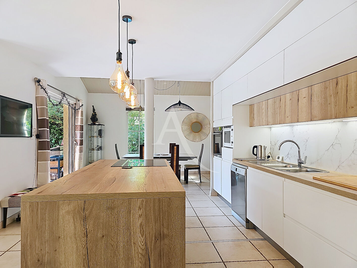 Maison LAPEYROUSE FOSSAT (31180) 7 pièces 196.00 m²