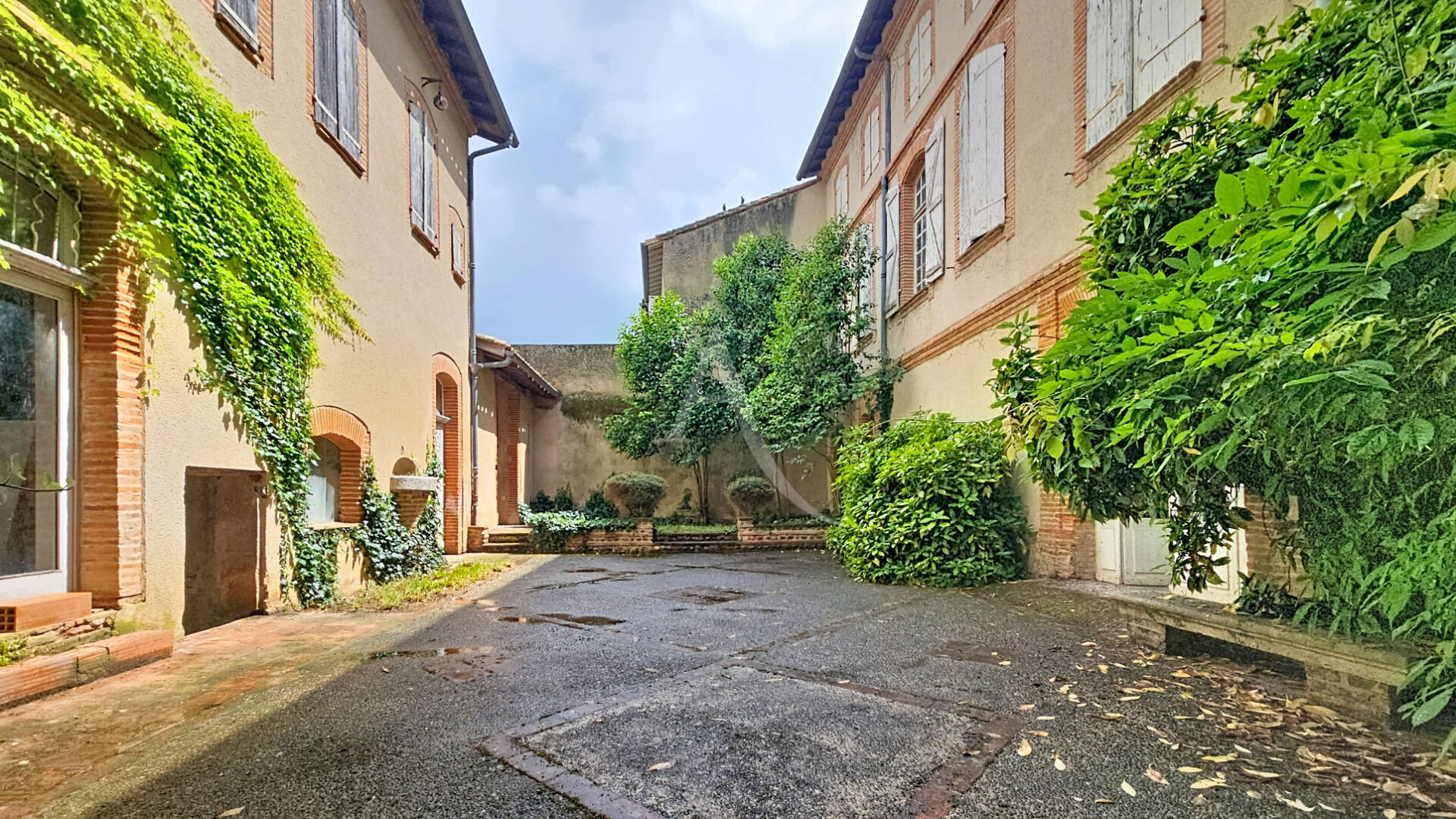 Maison de ville CASTELSARRASIN (82100) 20 pi&egrave;ces 638.00 m&sup2;