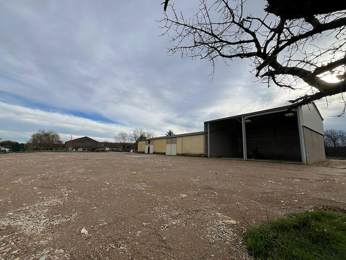 Entrepôt / Local industriel BESSIERES (31660) 5 pièces 450.00 m²