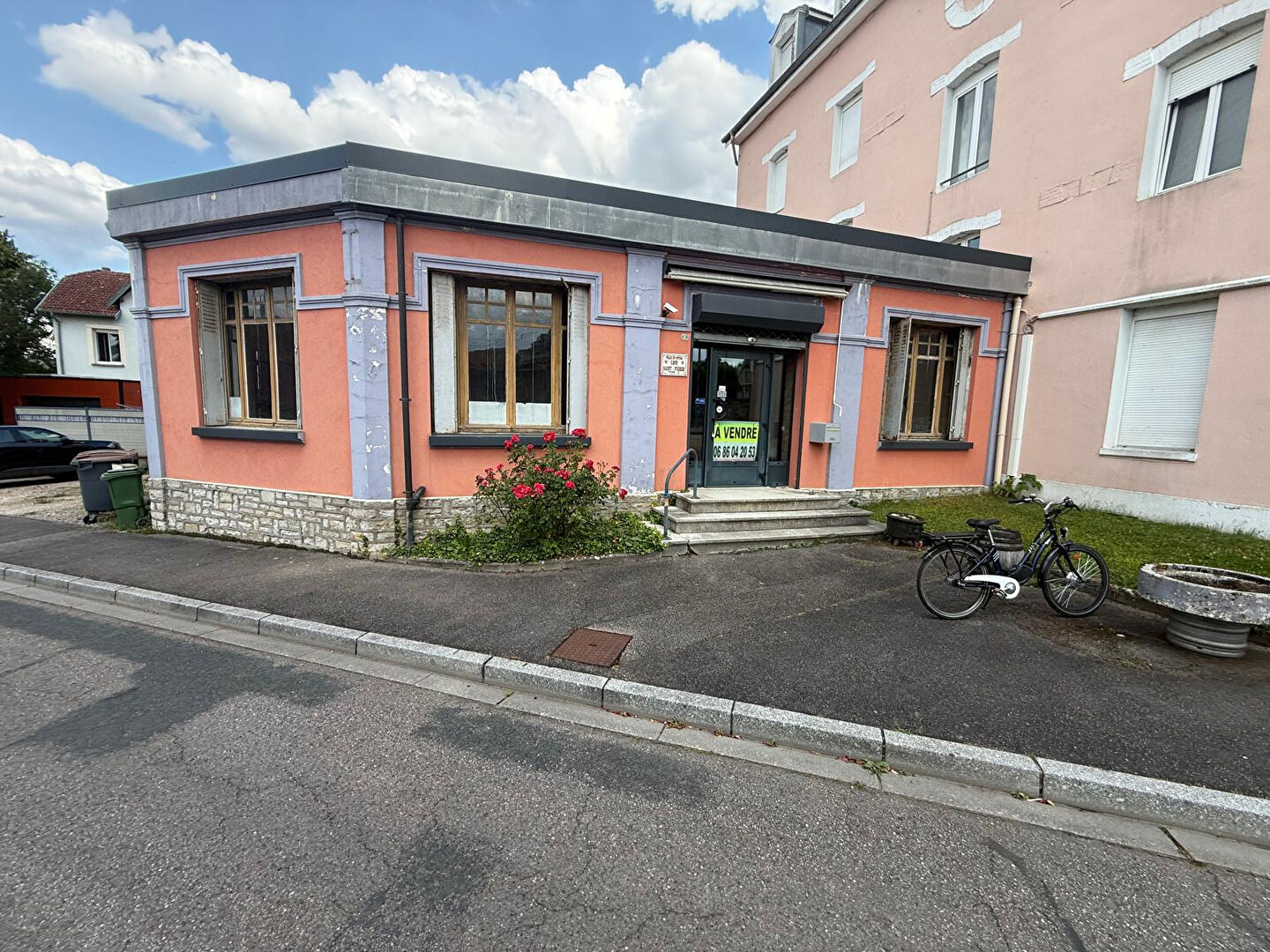 Local commercial VITTEL (88800) 1 pi&egrave;ce 120.00 m&sup2;