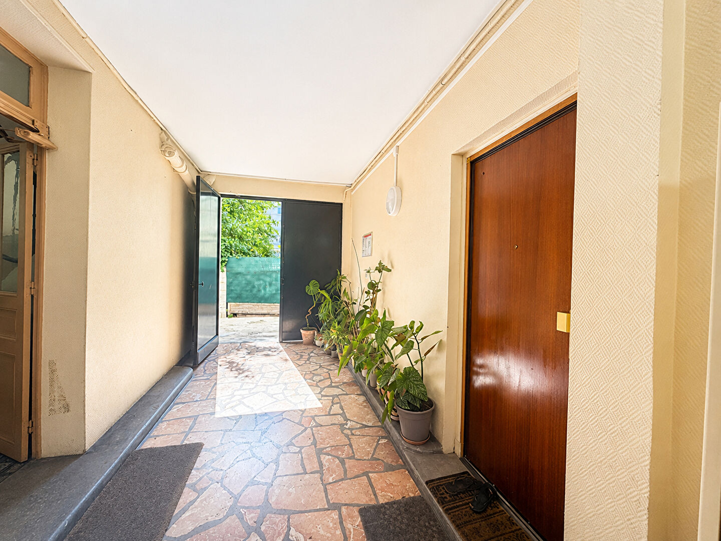 à 3 km de Choisy-le-Roi Exclusif 140 000 € Appartement 2 pièces 31.05 m² Voir le bien