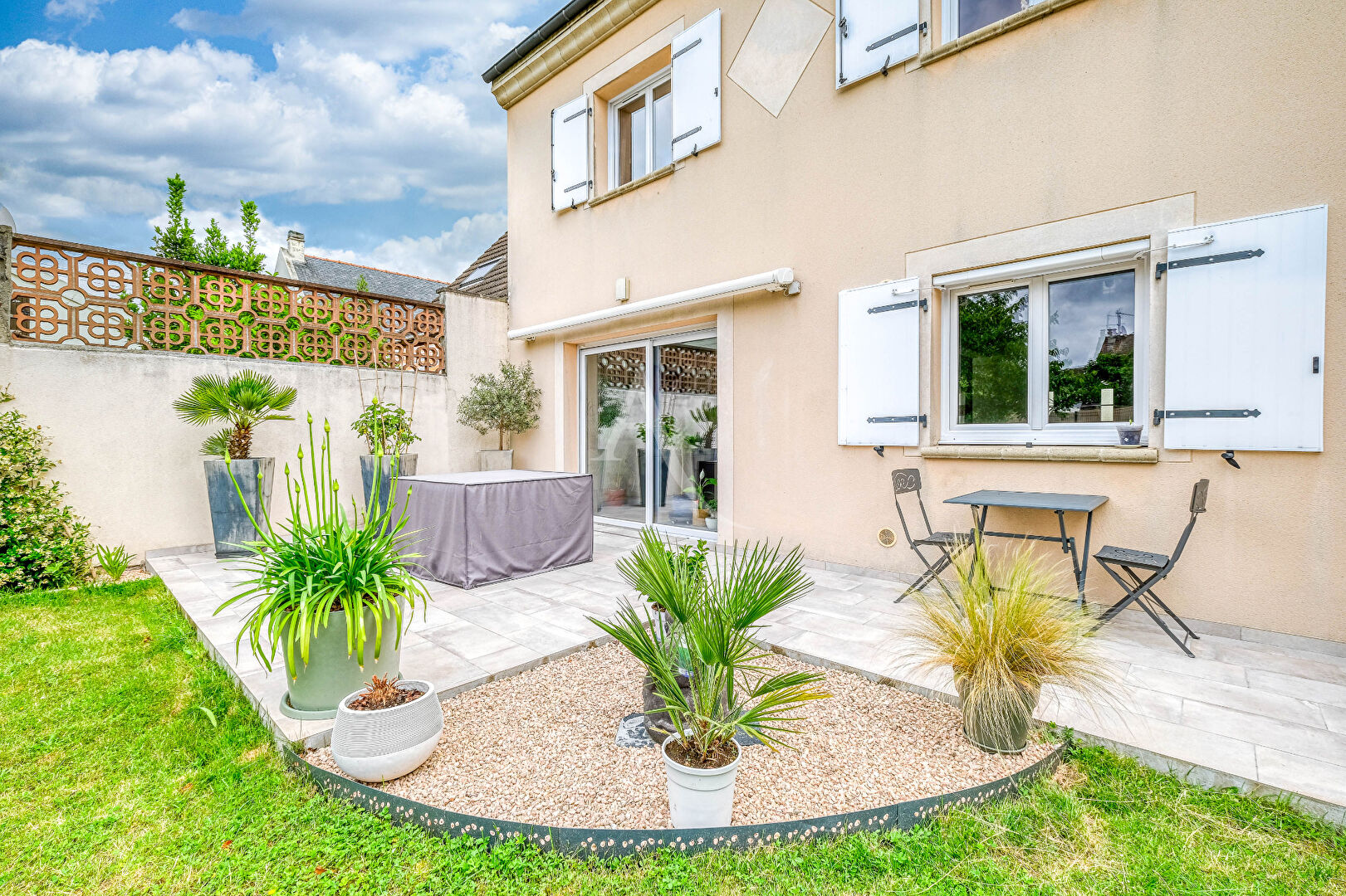 à 5 km de Vaujours Exclusif 439 000 € Maison 6 pièces , 4 chambres 130.00 m² Avec jardin, terrasse, garage/box Voir le bien