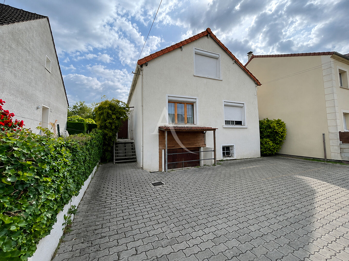 Immeuble TREMBLAY EN FRANCE (93290) 8 pi&egrave;ces 209.50 m&sup2;