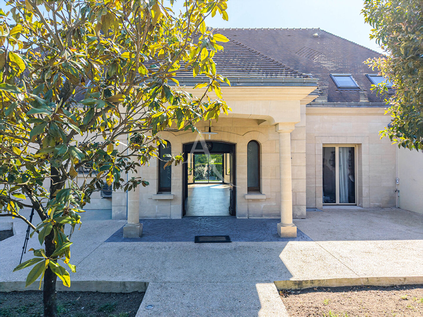 Maison NEUILLY PLAISANCE (93360) 10 pi&egrave;ces 494.00 m&sup2;
