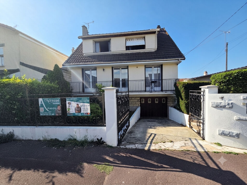 à 6 km de Aulnay-sous-Bois Exclusif 371 000 € Maison 7 pièces , 5 chambres 126.00 m² Avec jardin Voir le bien
