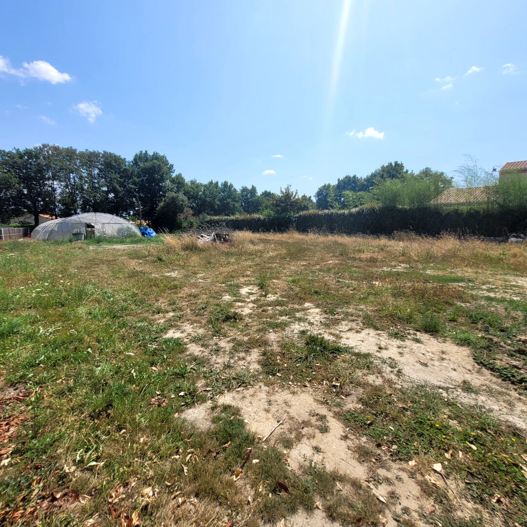 Terrain AUBIGNY LES CLOUZEAUX (85430) 651.00 m²