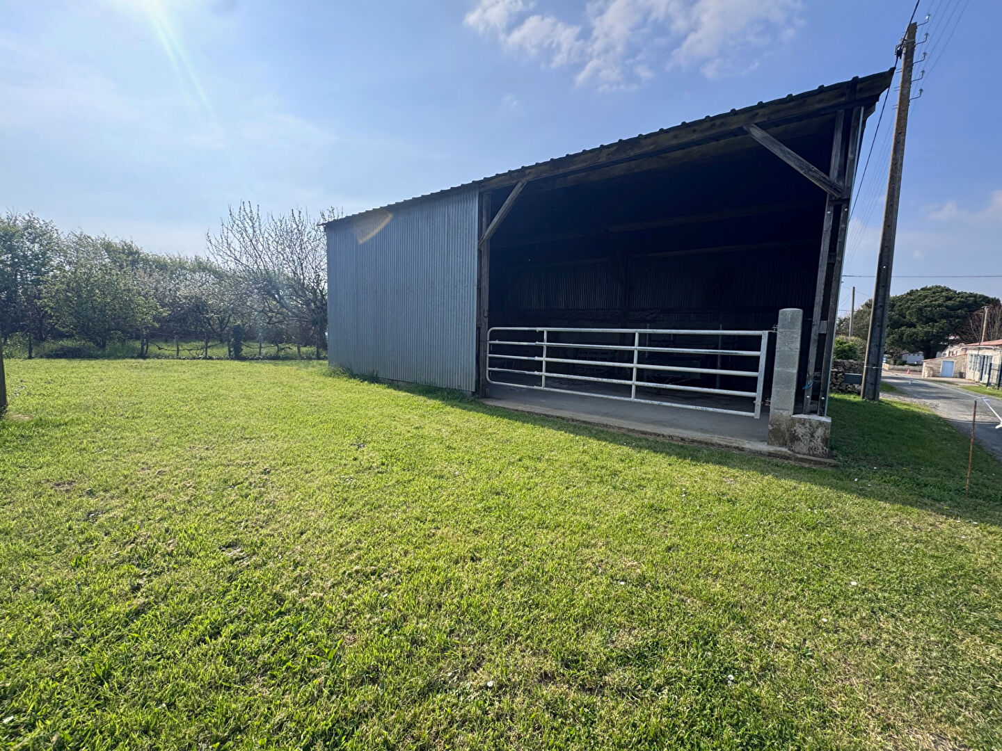 Terrain ANGLES (85750) 373.00 m&sup2;