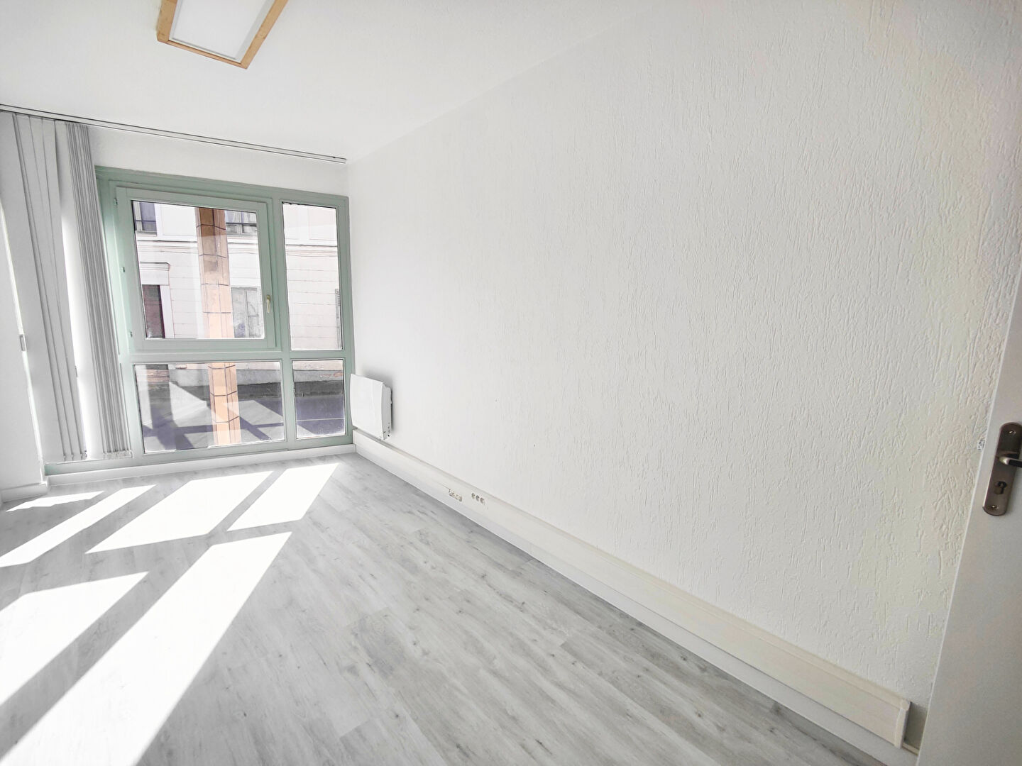 Bureaux MELUN (77000) 3 pi&egrave;ces 64.50 m&sup2;