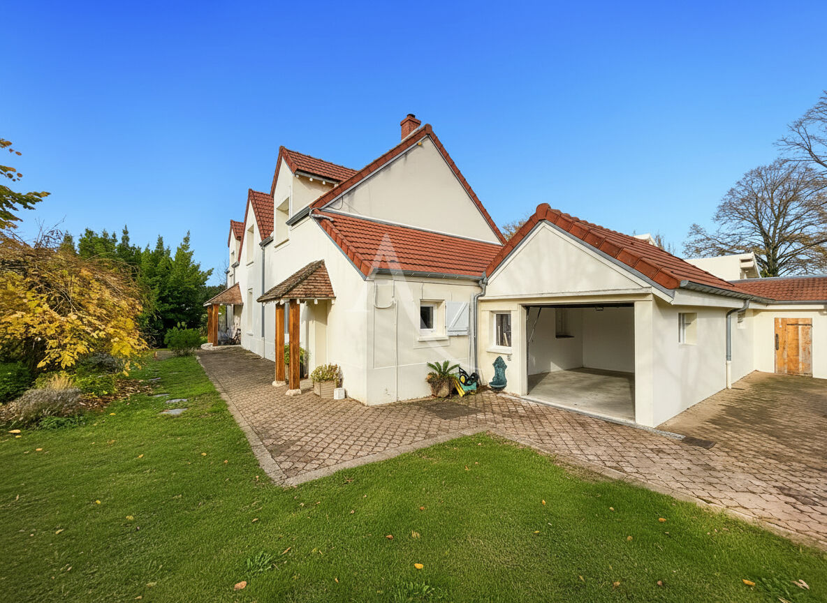 Évry-Grégy-sur-Yerre (77) 490 000 € Maison 8 pièces , 5 chambres 245.00 m² Avec jardin