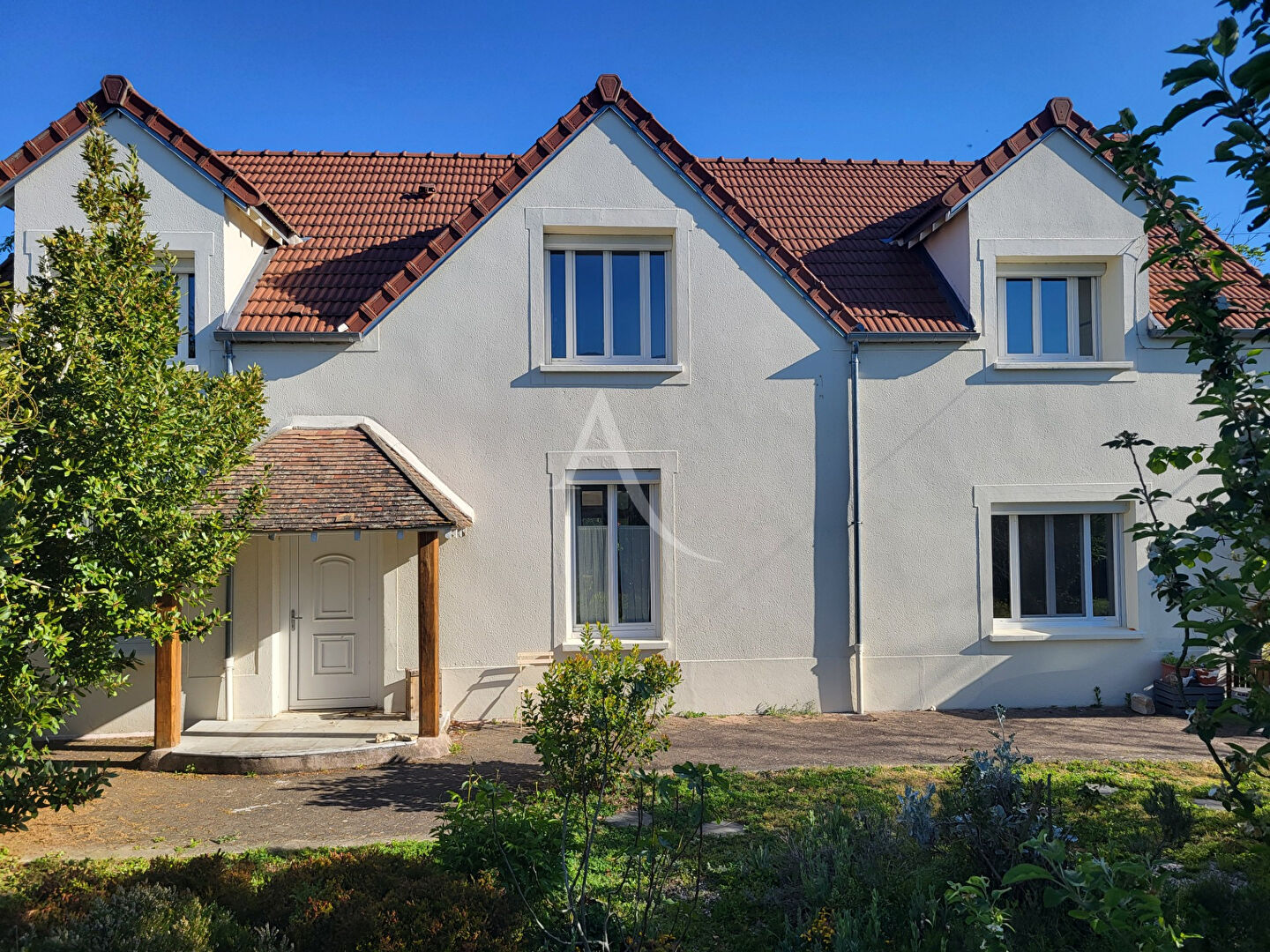 Évry-Grégy-sur-Yerre (77) 490 000 € Maison 8 pièces , 5 chambres 245.00 m² Avec jardin