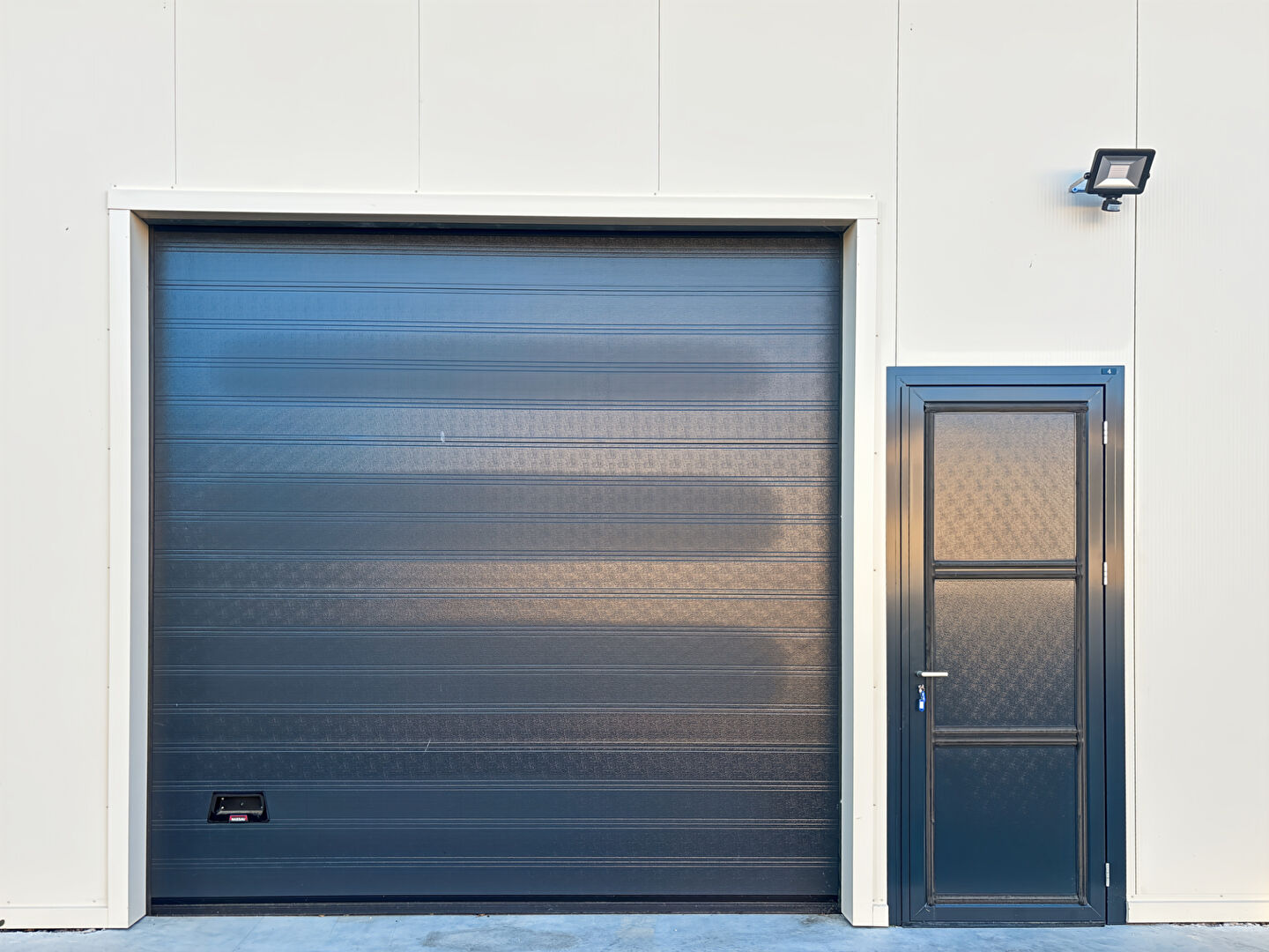 Entrepôt / Local industriel MANDRES LES ROSES (94520) 84.82 m²