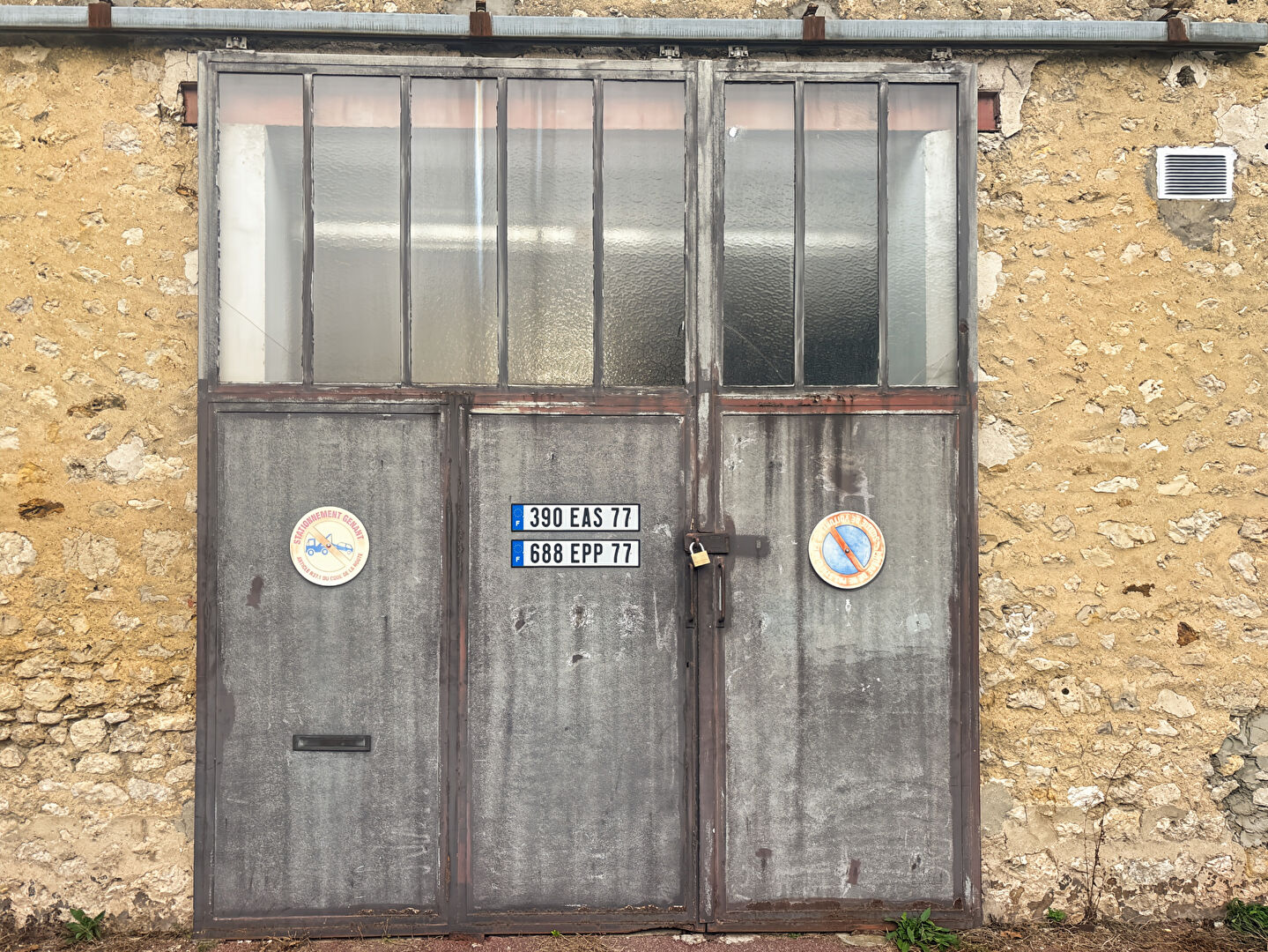 Entrepôt / Local industriel BRIE COMTE ROBERT (77170) 159.98 m²