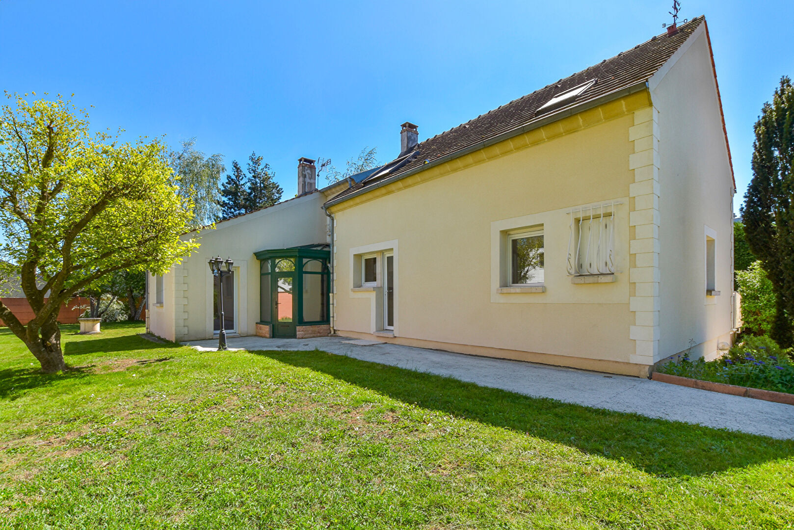 à 40 km de Cachan 1 850 € / mois cc Maison 6 pièces , 4 chambres 170.00 m² Avec jardin Voir le bien