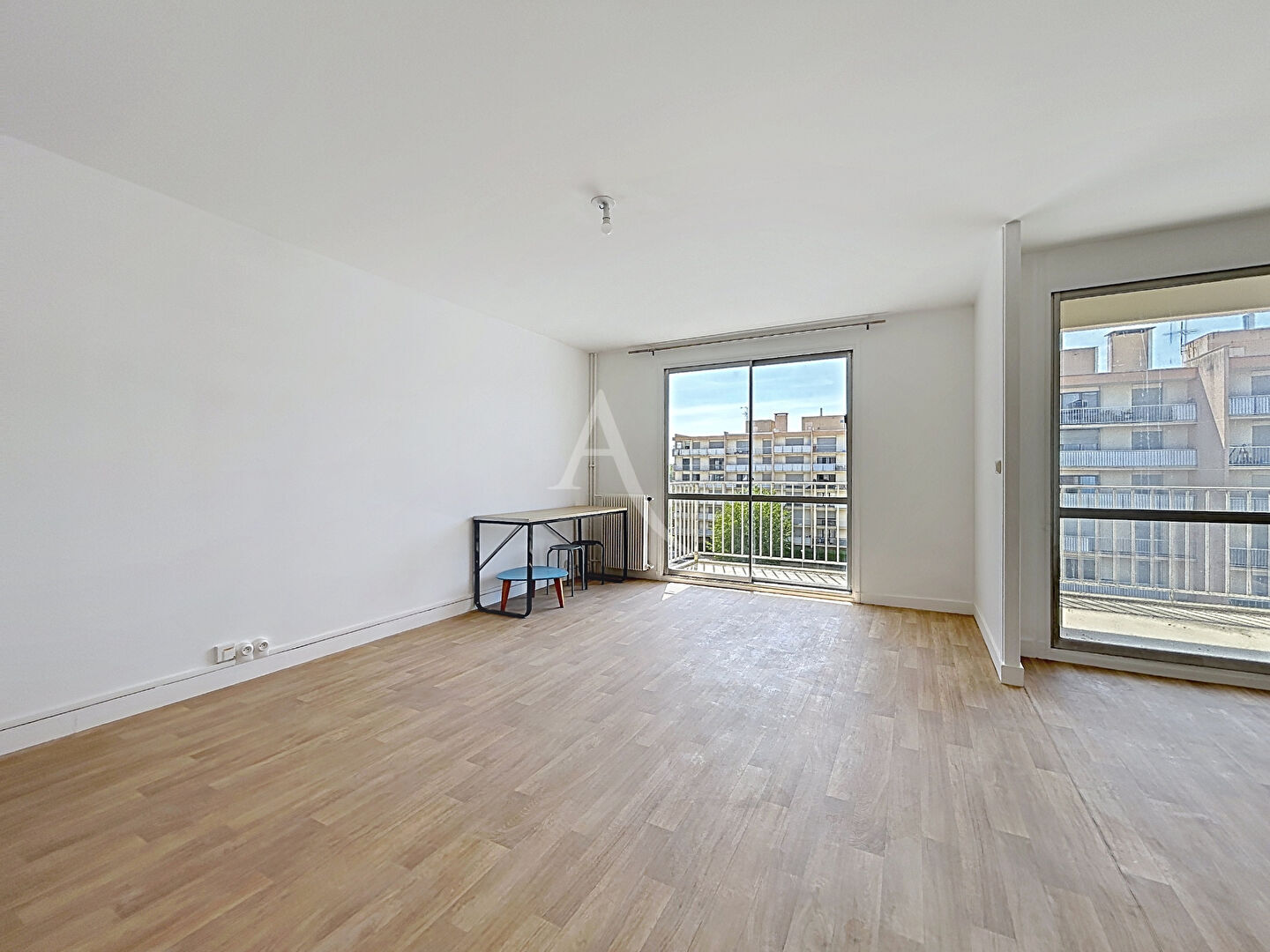 Melun (77) Exclusif 99 000 € Appartement 3 pièces , 2 chambres 61.42 m²