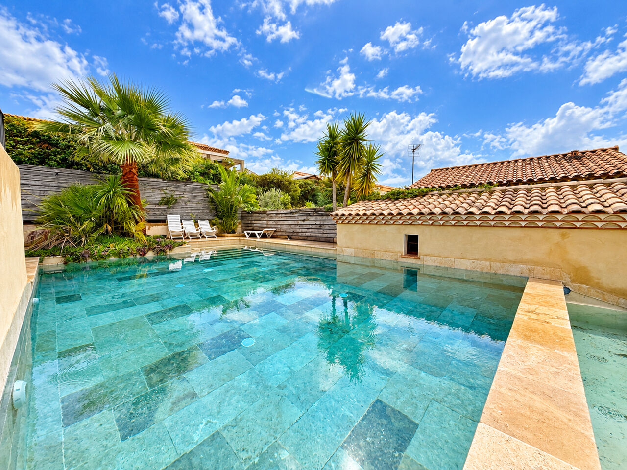 Villa VILLEVEYRAC (34560) 7 pi&egrave;ces 265.00 m&sup2;