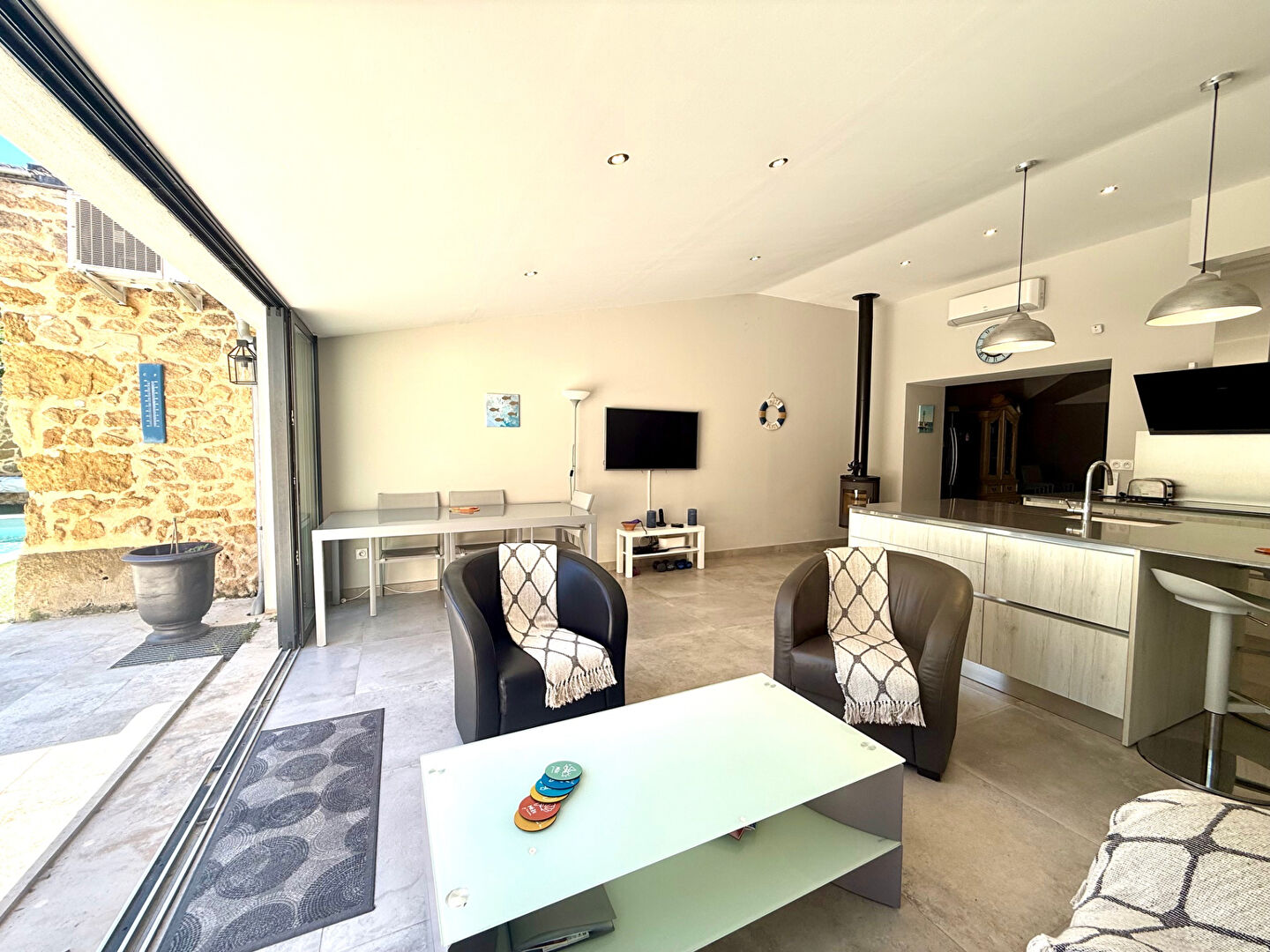 Maison de ville MEZE (34140) 5 pièces 171.00 m²