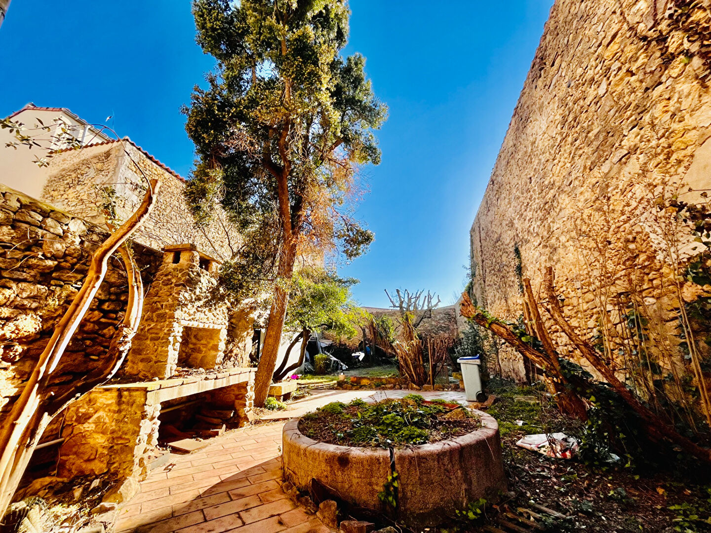 Maison de village MEZE (34140) 4 pi&egrave;ces 220.00 m&sup2;