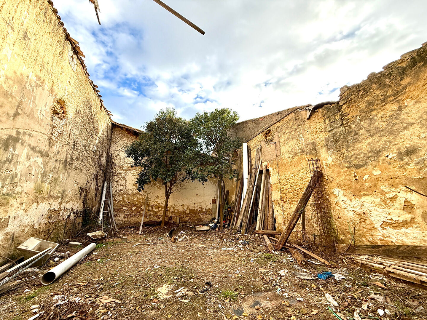 Terrain MEZE (34140) 2 pi&egrave;ces 295.00 m&sup2;