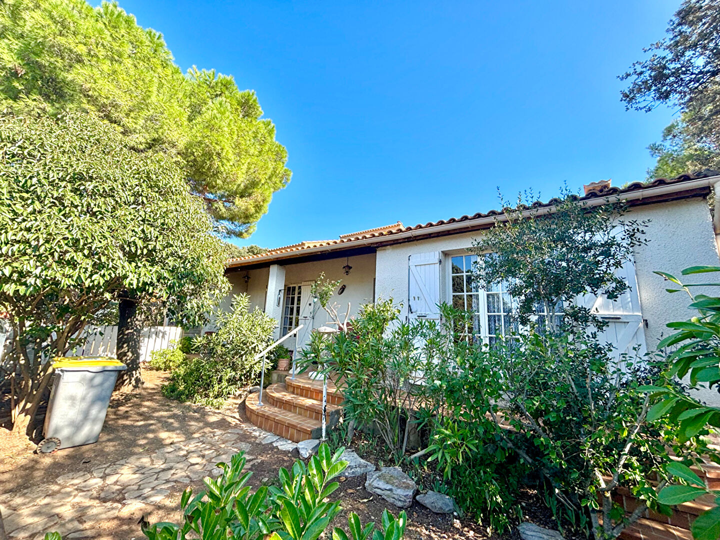 Villa VILLEVEYRAC (34560) 6 pièces 212.00 m²