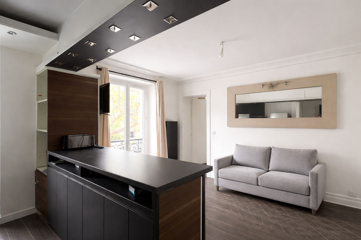 à 6 km de Paris 01 Exclusif 1 750 € / mois cc Appartement 2 pièces , 1 chambre 36.00 m² Voir le bien