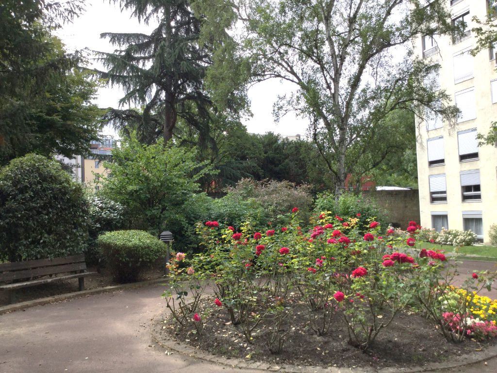 à 1 km de Vanves 1 090 € / mois cc Appartement 1 pièce 29.00 m² Voir le bien