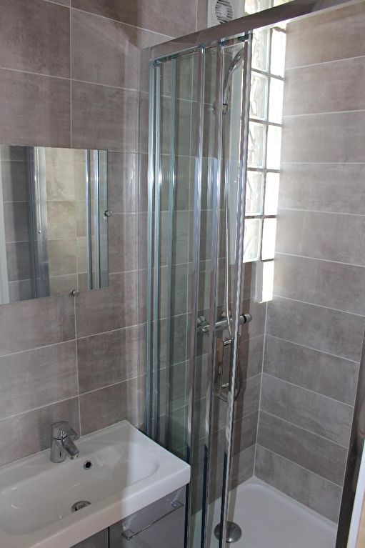à 2 km de Issy-les-Moulineaux 875 € / mois cc Appartement 1 pièce 21.00 m² Voir le bien