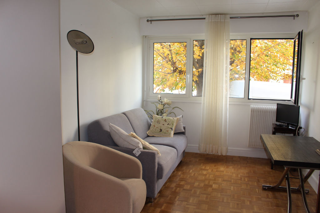 Appartement ISSY LES MOULINEAUX (92130) 2 pi&egrave;ces 47.00 m&sup2;