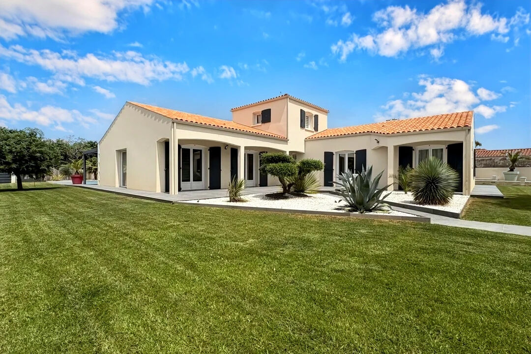 Maison SAINTE RADEGONDE DES NOYERS (85450) 6 pièces 162.00 m²